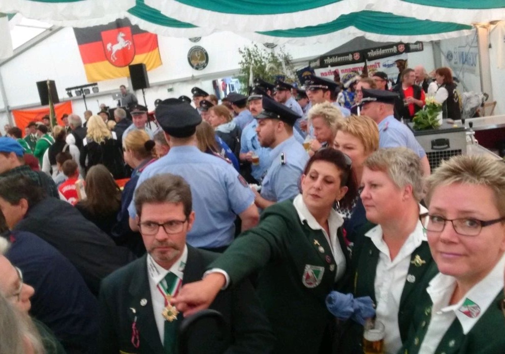 Mitglieder der SG Bothfeld auf dem Schützenfest Groß-Buchholz