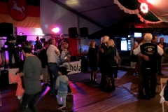 Tanzpaare im Festzelt