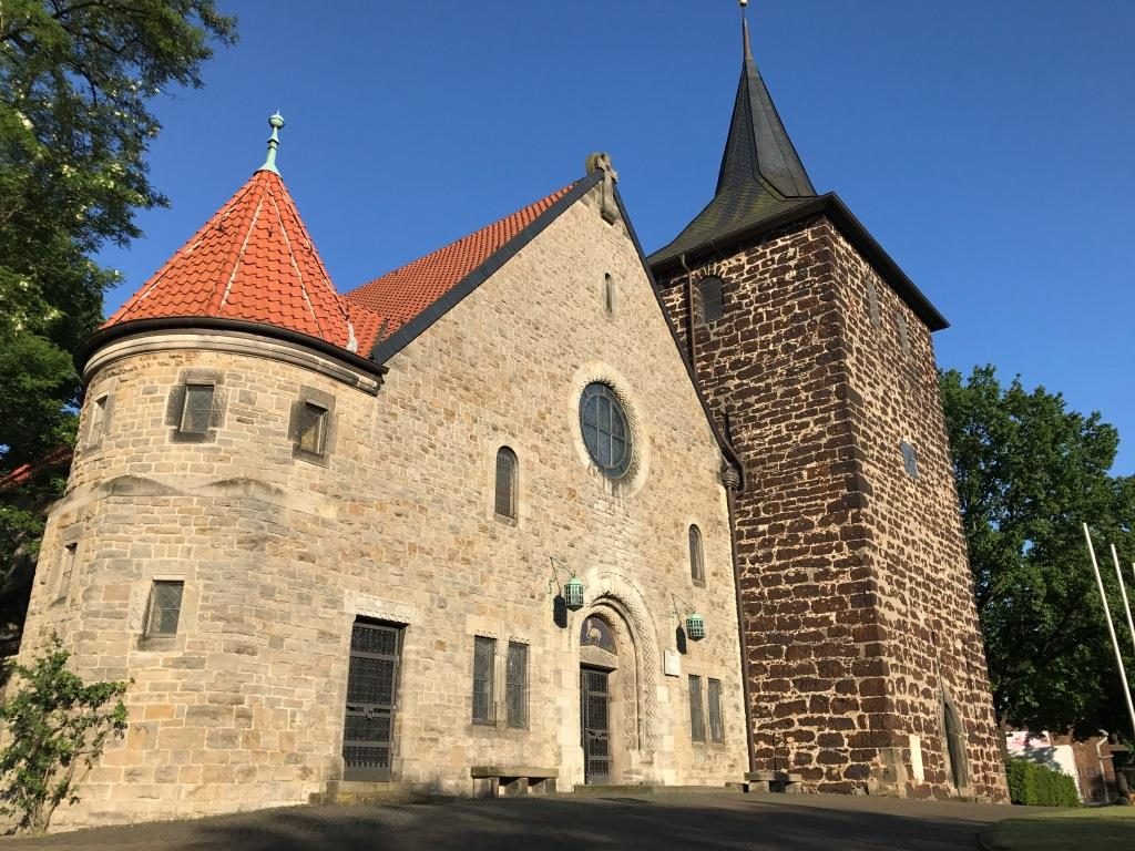 Die Kirche St. Nicolai, das Wahrzeichen von Hannover Bothfeld